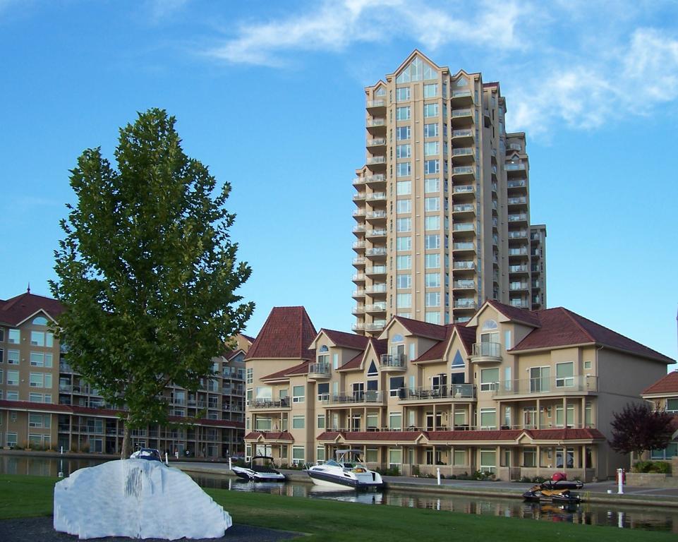 Sunset Waterfront Resort By Kelownacondorentals Екстериор снимка