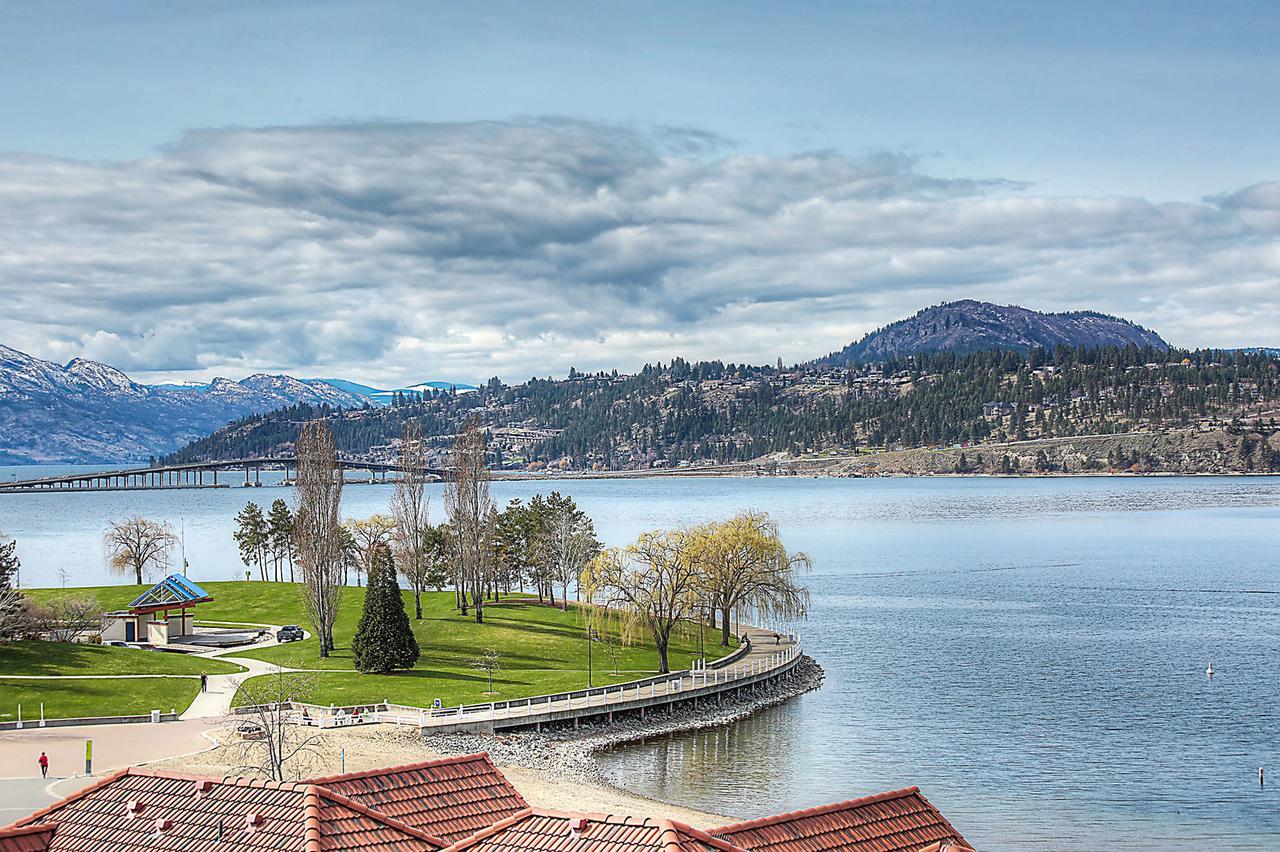 Sunset Waterfront Resort By Kelownacondorentals Екстериор снимка