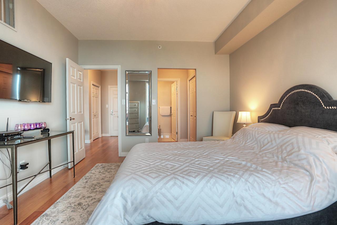 Sunset Waterfront Resort By Kelownacondorentals Екстериор снимка