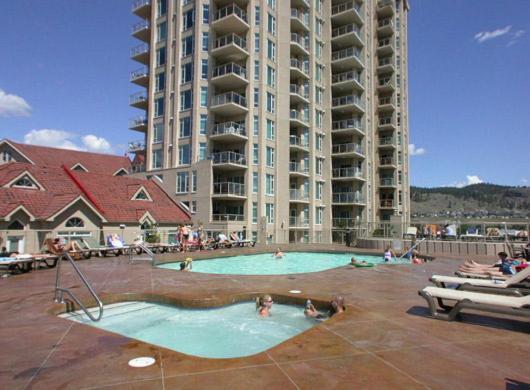Sunset Waterfront Resort By Kelownacondorentals Екстериор снимка
